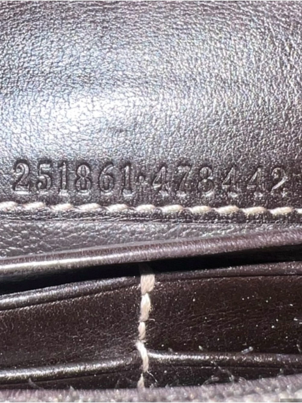 Gucci GG Heart Logo Wallet - Picture 8 of 11